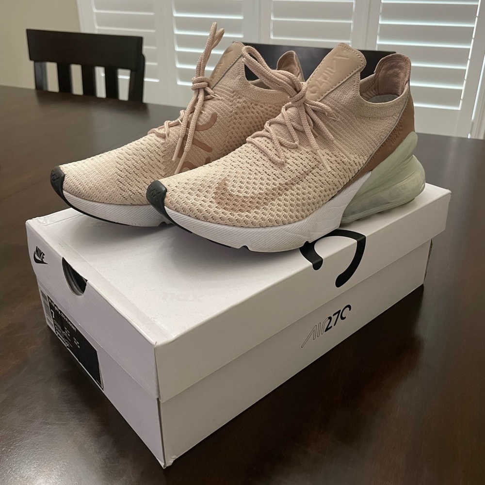 Nike Womens Air Max 270 Flyknit Sneakers